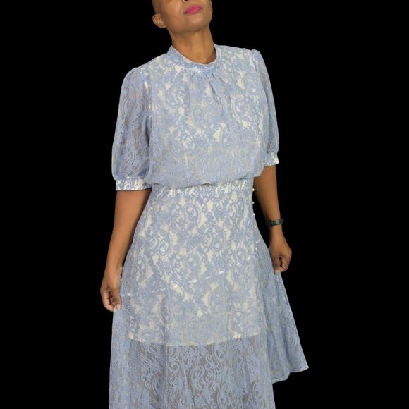 Kaimilan Lace Dress Purple Lilac Midi Short Sleeve Tie Neck Blouson Size Medium - Picture 8 of 16